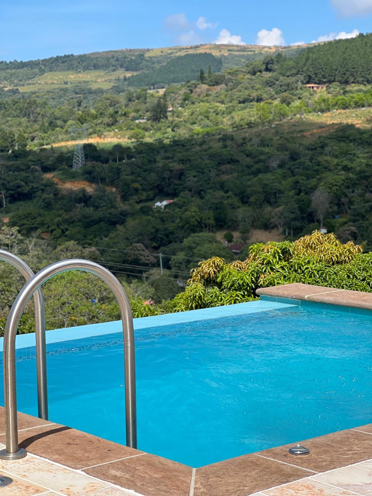 Hotel Campestre Palmas Del Zamorano San Gil Luaran gambar